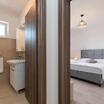 Leona Villa