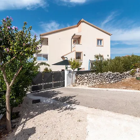 Leona Villa