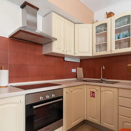 Leona Rogoznica (Sibenik-Knin)