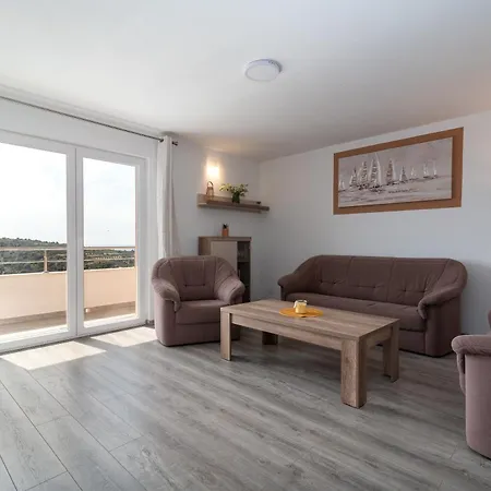 Leona * Rogoznica (Sibenik-Knin)