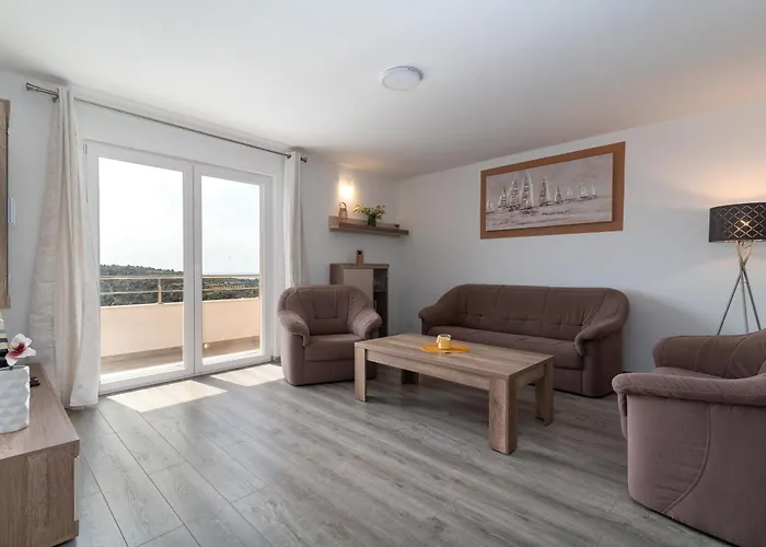 Leona * Rogoznica (Sibenik-Knin)