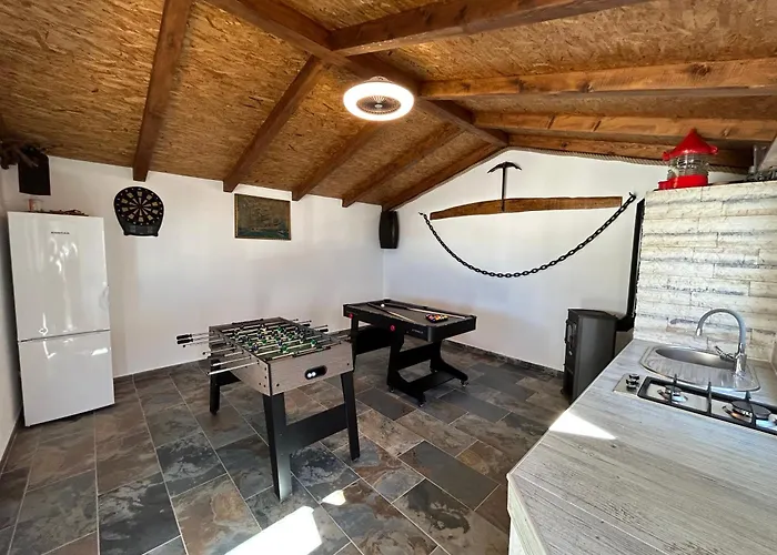 Leona Rogoznica (Sibenik-Knin)