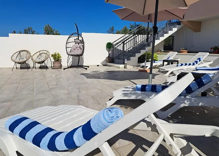 Leona Rogoznica (Sibenik-Knin)