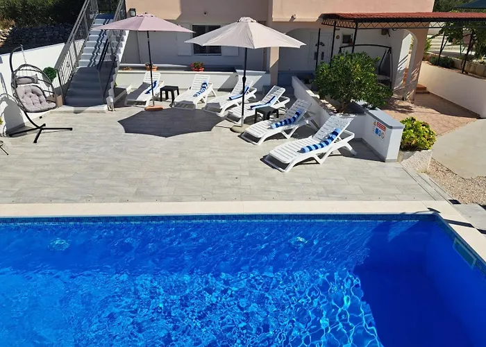 Leona * Rogoznica (Sibenik-Knin)